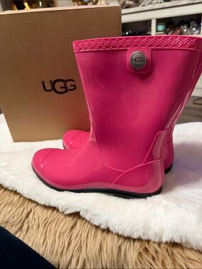 UGG Women's Hot Pink Glossy Rain Boots